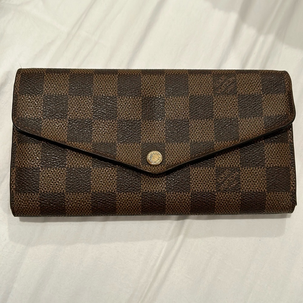 Authentic Louis Vuitton Sarah wallet